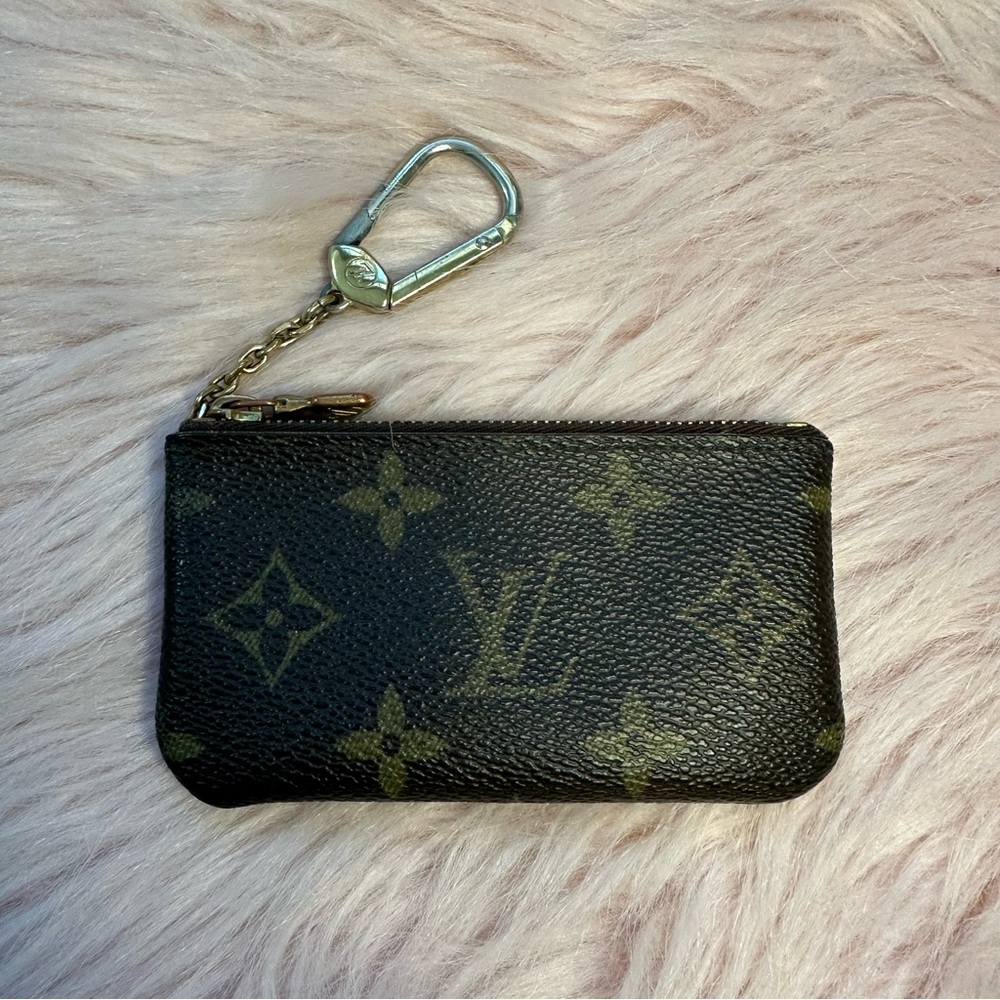 🟥 SOLD! Louis Vuitton Key Pouch Cles Monogram Card Holder Wallet